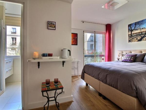 Assia & Nathalie - Luxury B&B MARAIS : photo 8 de la chambre chambre lit queen-size 