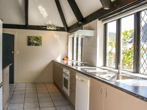 Camelot Motor Lodge : photo 8 de la chambre appartement 4 chambres