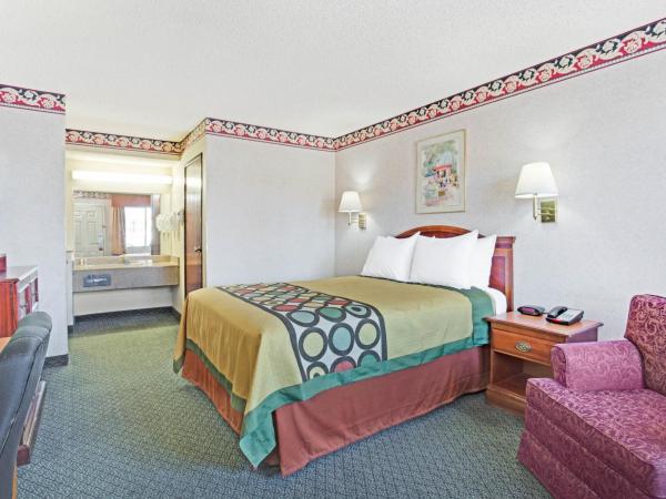 Super 8 by Wyndham Tucson Downtown Convention Center : photo 2 de la chambre chambre lit queen-size - non-fumeurs