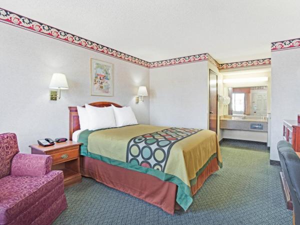 Super 8 by Wyndham Tucson Downtown Convention Center : photo 1 de la chambre chambre lit queen-size - non-fumeurs