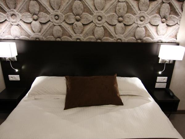 Logis Hôtel - La Chambre d'Amiens : photo 5 de la chambre chambre triple classique