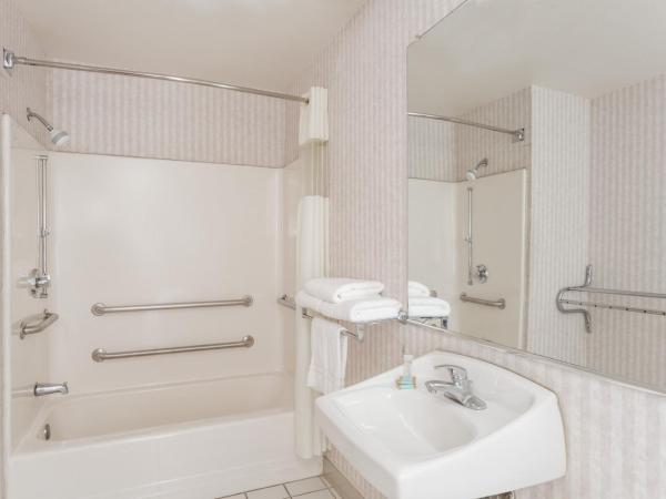 Days Inn by Wyndham Phoenix West : photo 4 de la chambre chambre lit king-size pour personnes à mobilité réduite - non-fumeurs