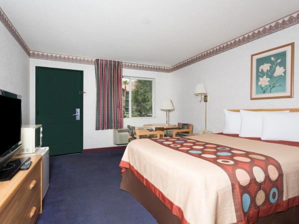 Days Inn by Wyndham Phoenix West : photo 2 de la chambre chambre lit king-size - non-fumeurs