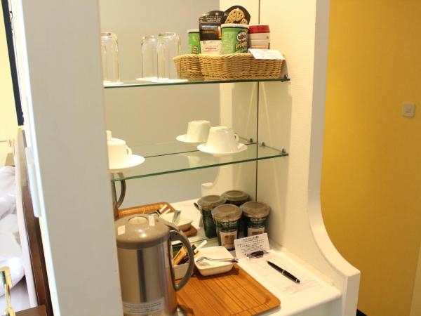 Kobe Portopia Hotel : photo 7 de la chambre chambre lit queen-size deluxe avec balcon - aile sud - non-fumeurs