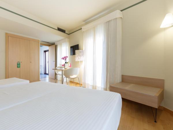 Ciutat de Barcelona : photo 2 de la chambre chambre double avec lit d'appoint