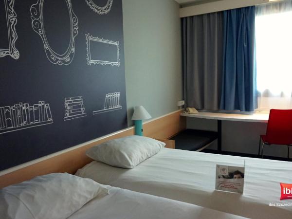 Ibis Szczecin Centrum : photo 4 de la chambre chambre lits jumeaux