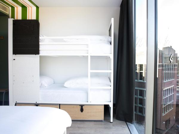 Generator Amsterdam : photo 4 de la chambre chambre deluxe privée avec 4 lits