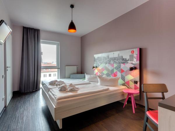 MEININGER Hotel Berlin Alexanderplatz : photo 2 de la chambre chambre triple