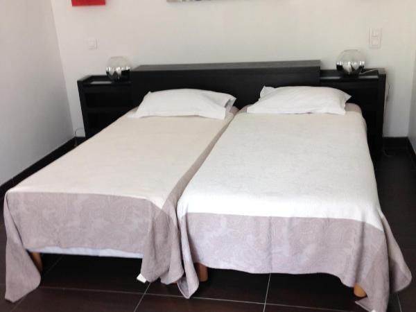 Hôtel les Arbousiers : photo 6 de la chambre chambre familiale