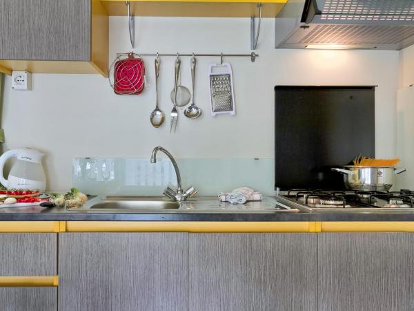 Quality Mobile Homes in Camping Kazela : photo 10 de la chambre mobile home 2 chambres