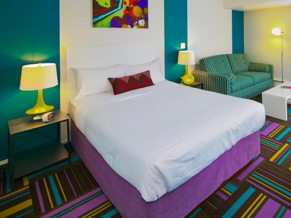 Hotel Zed Kelowna : photo 2 de la chambre queen & bunks