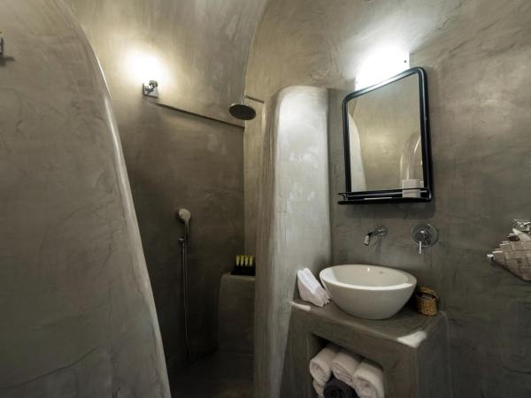 Modernity Suites : photo 8 de la chambre junior suite with a private jacuzzi & caldera view