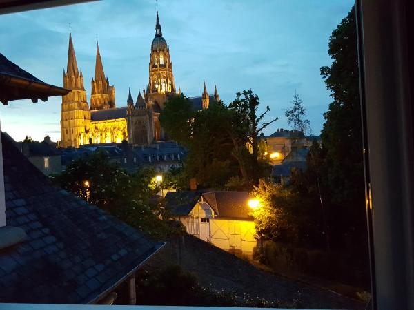 Le Castel Guesthouse : photo 5 de la chambre chambre double avec vue sur la cathédrale