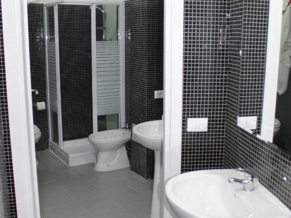 Central Hostel Milano : photo 1 de la chambre chambre simple avec salle de bains commune
