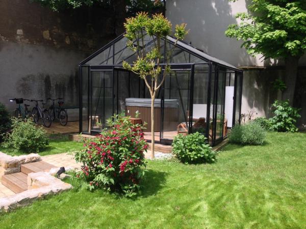 Maison Colladon : photo 3 de la chambre suite deluxe avec lit king-size