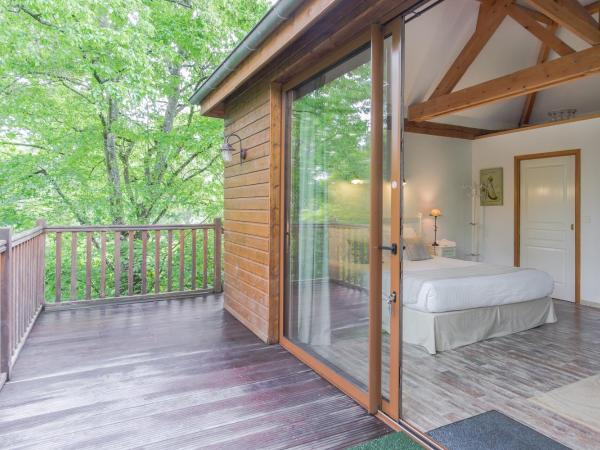 Manoir Du Parc (Adults only) : photo 7 de la chambre chalet en bois avec jacuzzi privé - bâtiment indépendant