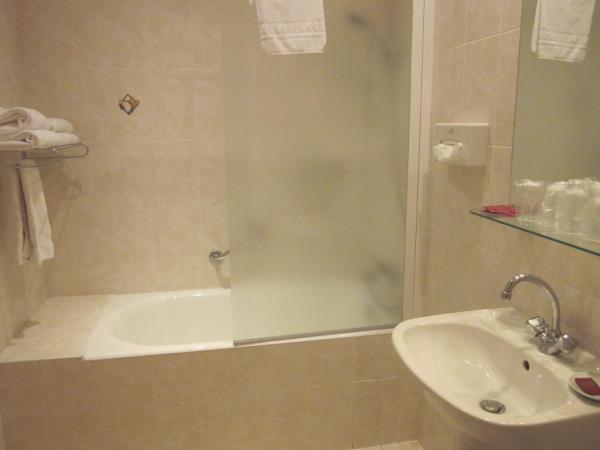 Hotel La Chaumière : photo 4 de la chambre chambre familiale