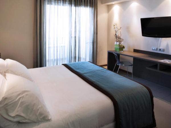 Yes Hotel Touring & SPA : photo 1 de la chambre city side superior double room with balcony and pool access 
