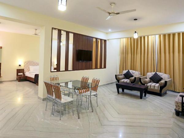 Regenta Central Mewargarh, Near Biological park : photo 4 de la chambre luxury suite lake view