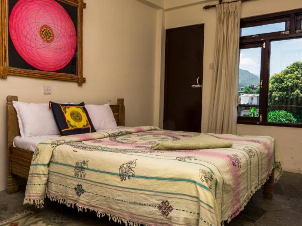 Peace Eye Guest House : photo 1 de la chambre chambre double deluxe avec douche