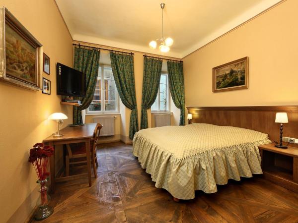 Hotel Edward Kelly : photo 2 de la chambre chambre double