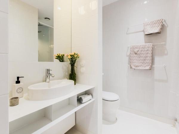 Apartamenty Browar Perła - Perła Brewery Apartments : photo 2 de la chambre studio avec vue sur la ville