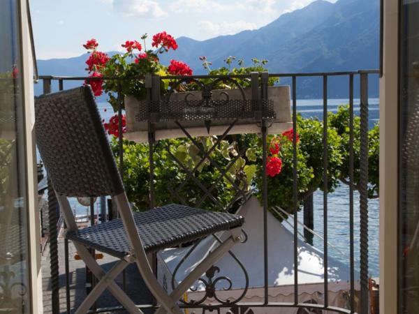 Piazza Ascona Hotel & Restaurants : photo 3 de la chambre chambre lits jumeaux avec balcon et vue sur le lac
