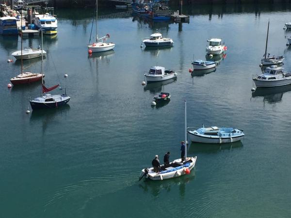 Appartement Design II - Port du Rosmeur -Douarnenez : photo 4 de la chambre appartement - vue sur mer