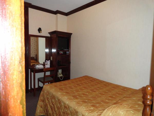 Hotel 31 Extended Stay : photo 3 de la chambre chambre lit queen-size avec salle de bains commune 