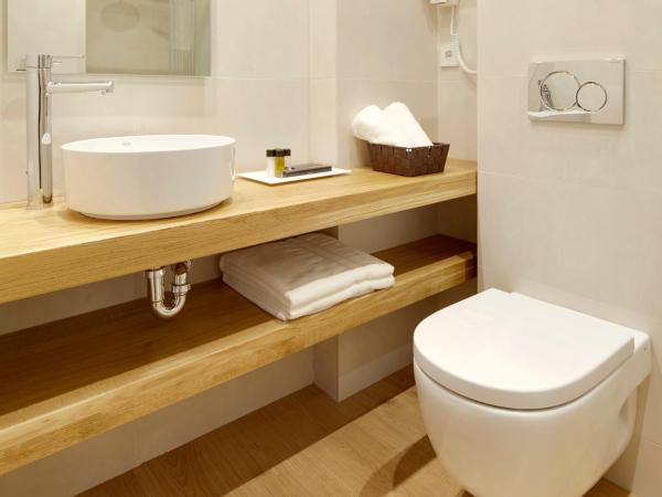 Pensión Garibai : photo 3 de la chambre chambre double ou lits jumeaux avec balcon