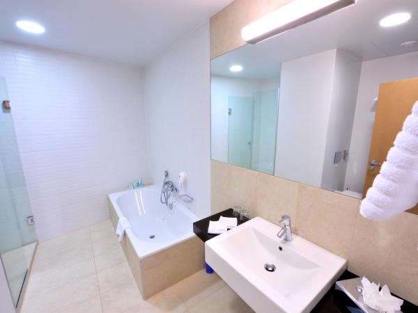 Quality Hotel Ostrava City : photo 6 de la chambre suite junior avec parking gratuit