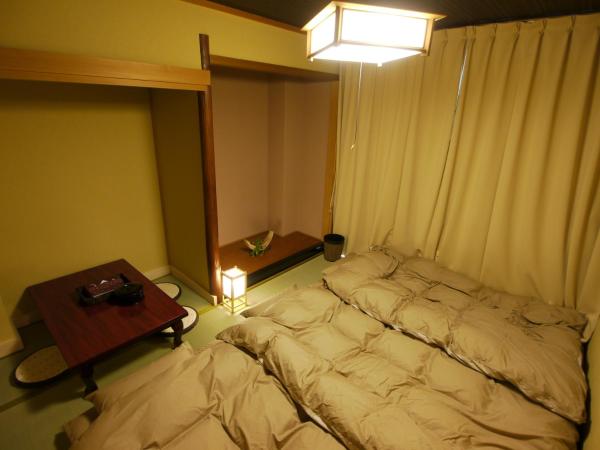Kyoto Hana Hostel : photo 7 de la chambre chambre de style japonais avec salle de bains commune