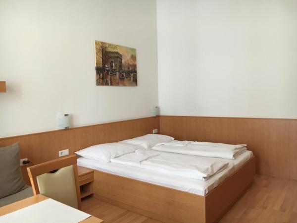 Pension Ani-Falstaff : photo 7 de la chambre chambre quadruple