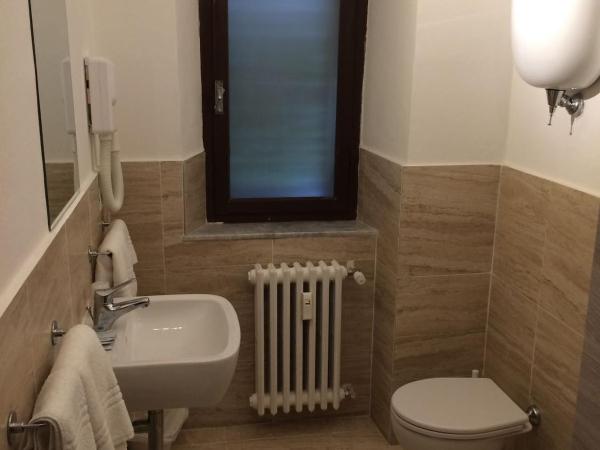 Relais La Corte dei Cavalieri : photo 6 de la chambre chambre triple basique