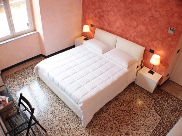 B&B Caterina : photo 3 de la chambre chambre double avec salle de bains privative extérieure