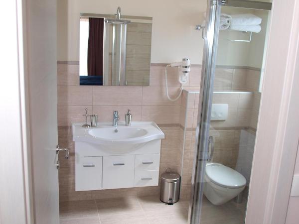 Guesthouse Olei : photo 5 de la chambre chambre double avec balcon - vue sur mer