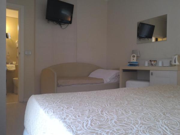 Ferretti Beach Hotel : photo 2 de la chambre chambre triple