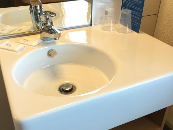 ibis Budget - Enfield : photo 8 de la chambre chambre lit queen-size avec lit superposé simple