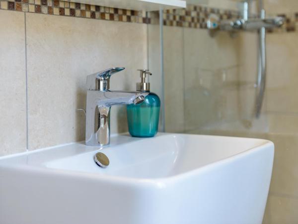 Stradun View En Suite Rooms & Studio : photo 8 de la chambre chambre lits jumeaux - 1er Étage