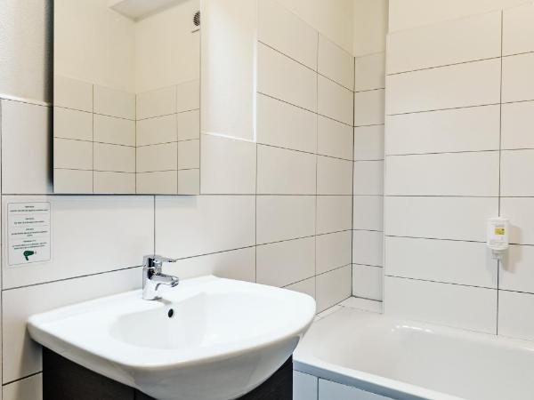 eFi Palace Hotel : photo 3 de la chambre standard room with windows facing a noisy street