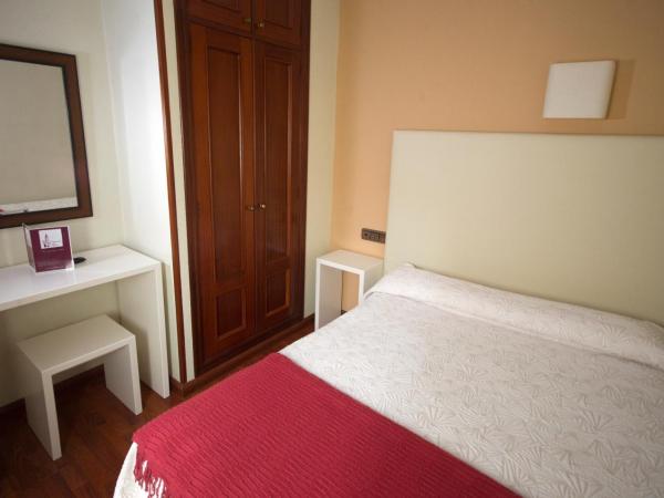 Hotel Ovetense : photo 2 de la chambre chambre simple avec salle de bains