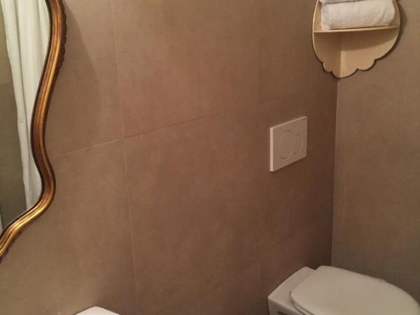 BLQ 01boutique B&B : photo 9 de la chambre chambre double ou lits jumeaux avec salle de bains