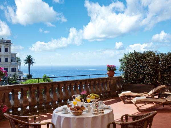 Grand Hotel Excelsior Vittoria : photo 4 de la chambre chambre double ou lits jumeaux - vue latérale sur mer