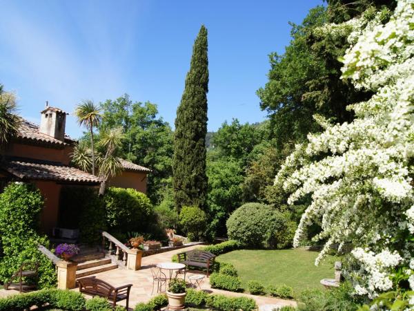 Mas Du Roc Bed & Breakfast : photo 2 de la chambre chambre double - vue sur piscine