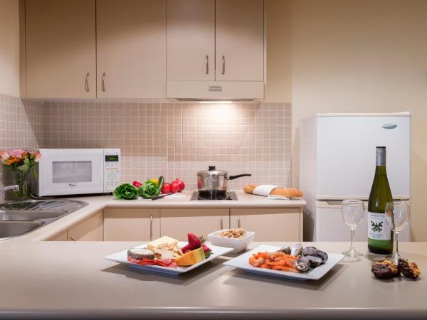 Canberra Parklands Central Apartment Hotel Official : photo 7 de la chambre appartement 2 chambres avec 2 salles de bains