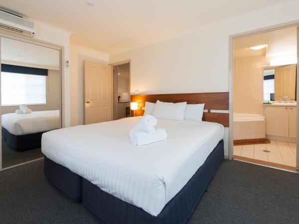 Canberra Parklands Central Apartment Hotel Official : photo 5 de la chambre appartement 2 chambres avec 2 salles de bains