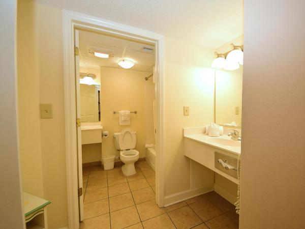 Holiday Sands at South Beach : photo 6 de la chambre condo 1 chambre avec salle de bains, 2 lits queen-size et 1 lit escamotable - t28 - vue latérale sur océan