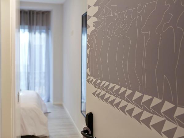 Pensión Peñaflorida : photo 2 de la chambre chambre double ou lits jumeaux supérieure avec balcon - vue sur ville