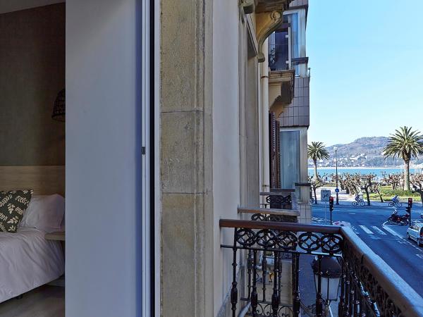 Pensión Peñaflorida : photo 3 de la chambre chambre double ou lits jumeaux supérieure avec balcon - vue sur ville