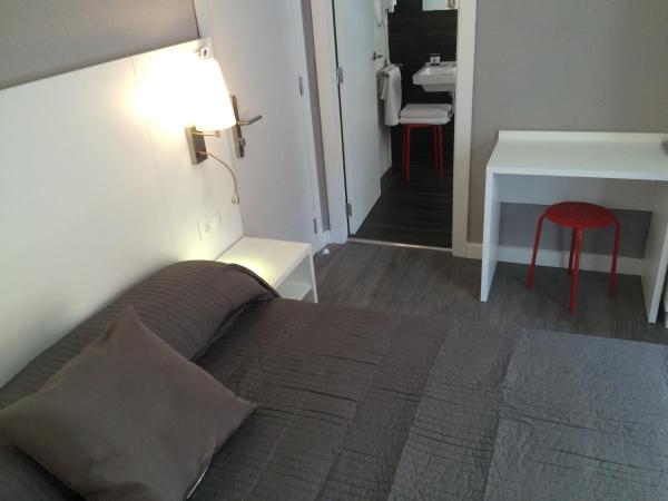 Hostal Boutique BBB Auto check in : photo 5 de la chambre chambre double avec terrasse